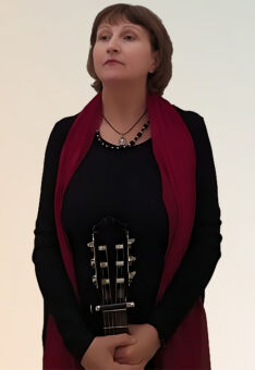 Там шепчутся белые ночи мои...